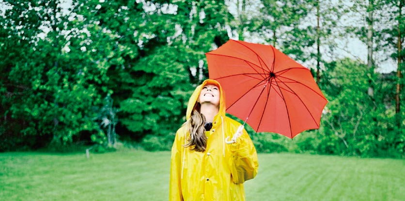 Aplicación popular de la ley de Murphy: llevar paraguas mientras hace pleno sol